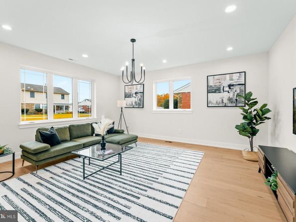 717 Stelwood Road, Philadelphia PA 19115