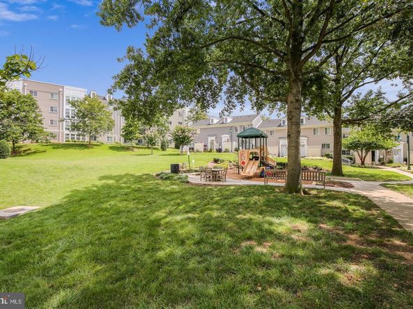 4141 S Four Mile Run Drive 201, Arlington VA 22204