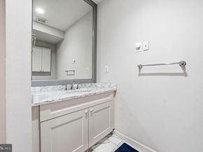 201 N 8TH Street 408, Philadelphia PA 19106