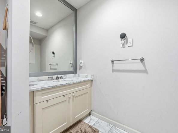 201 N 8TH Street 408, Philadelphia PA 19106