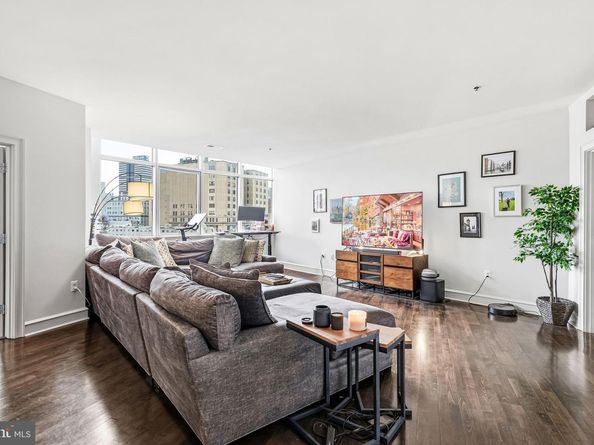 201 N 8TH Street 408, Philadelphia PA 19106