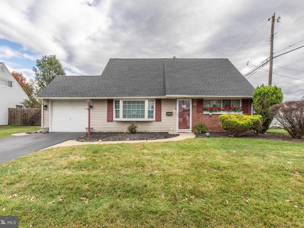 6 Handy Road, Levittown PA 19056