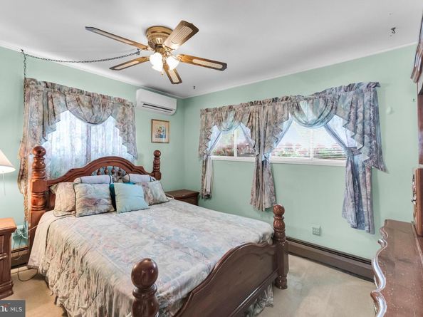 6 Handy Road, Levittown PA 19056
