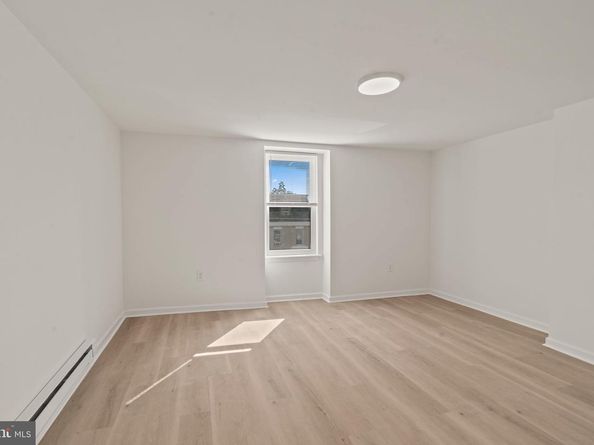 19 W Seymour Street, Philadelphia PA 19144