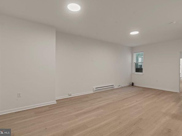 19 W Seymour Street, Philadelphia PA 19144