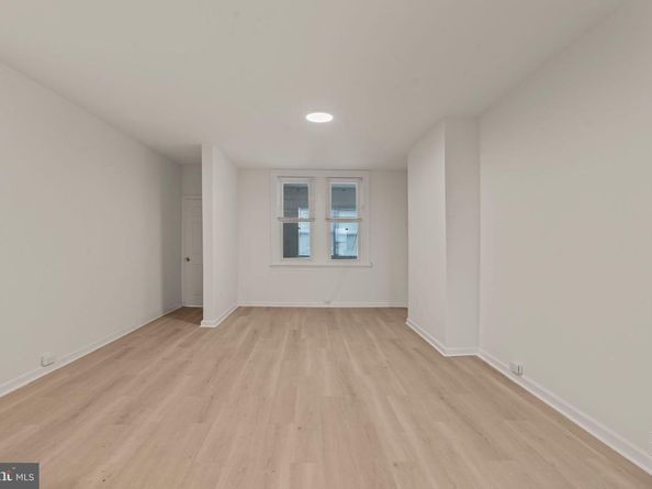 19 W Seymour Street, Philadelphia PA 19144