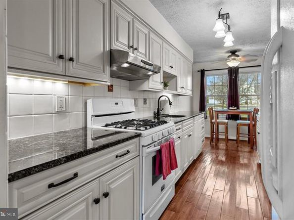 2226 Orchard Hill Circle, Warrington PA 18976