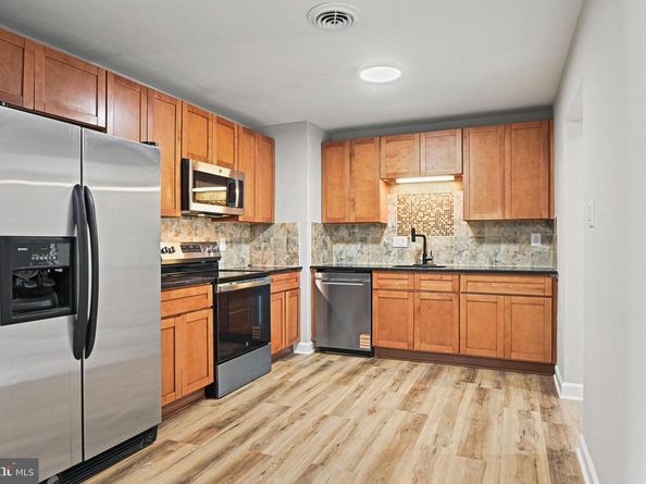 1002 S Buckingham Road, Sterling VA 20164