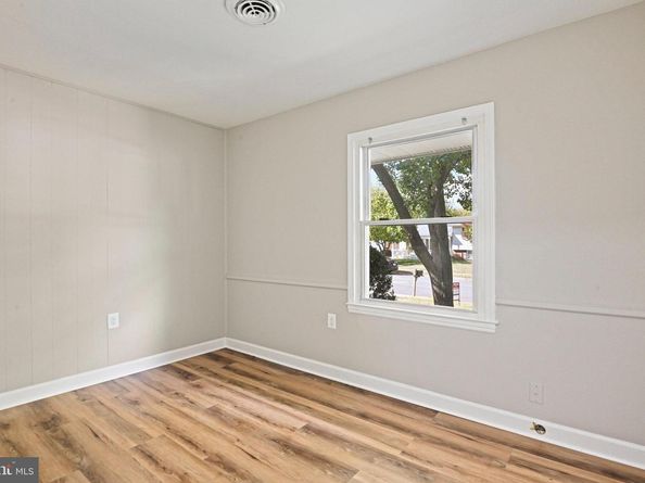 1002 S Buckingham Road, Sterling VA 20164