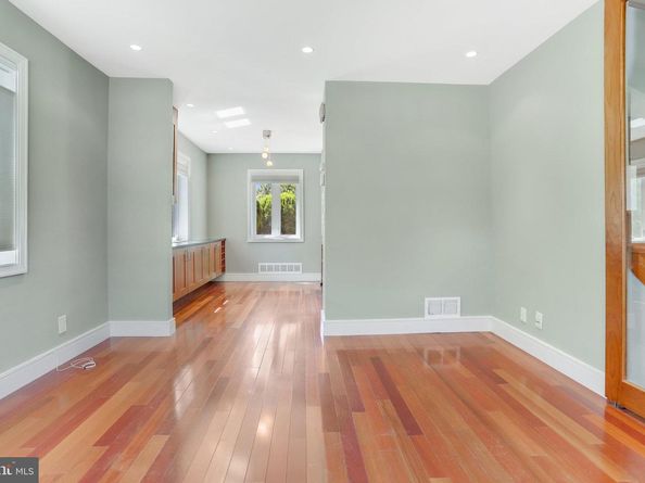 5 Custis Avenue E, Alexandria VA 22301