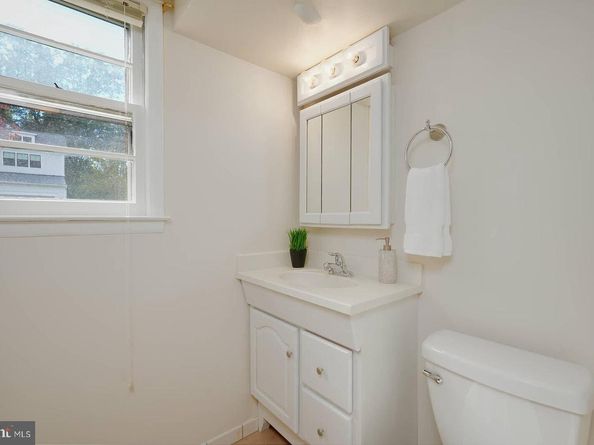 1107 Desale Street SW, Vienna VA 22180