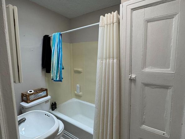 1641 W Girard Avenue, Philadelphia PA 19130