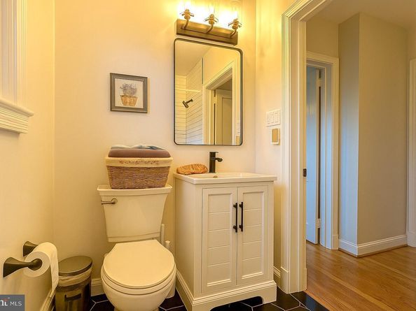 11 E Linden Street, Alexandria VA 22301