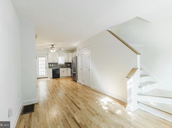 904 S 6TH Street
