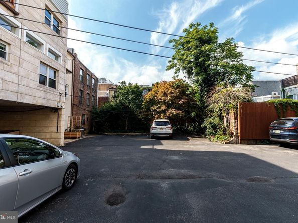 904 S 6TH Street, Philadelphia PA 19147