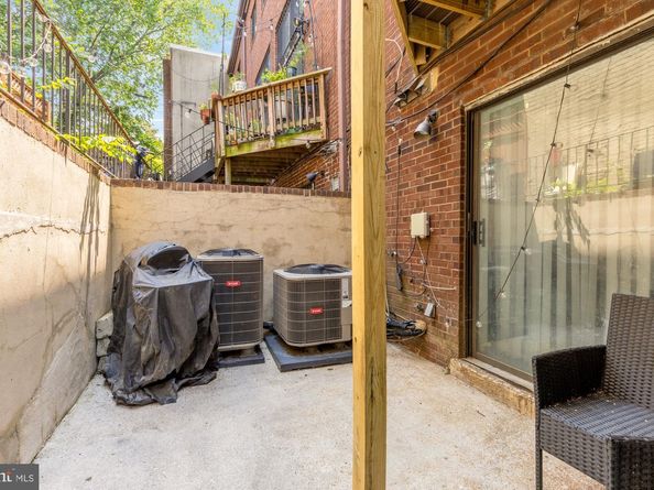 406 15TH Street SE, Washington DC 20003