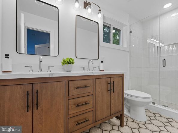 492 N Latham Street, Alexandria VA 22304