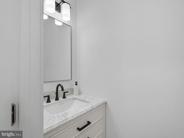 492 N Latham Street, Alexandria VA 22304