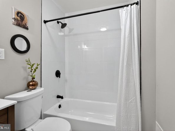 325 Roseberry Street, Philadelphia PA 19148