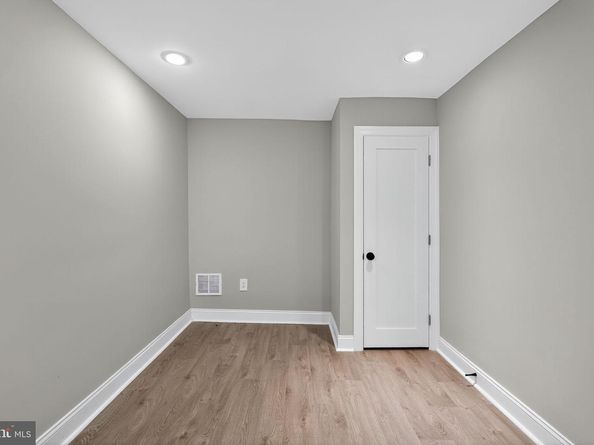 325 Roseberry Street, Philadelphia PA 19148