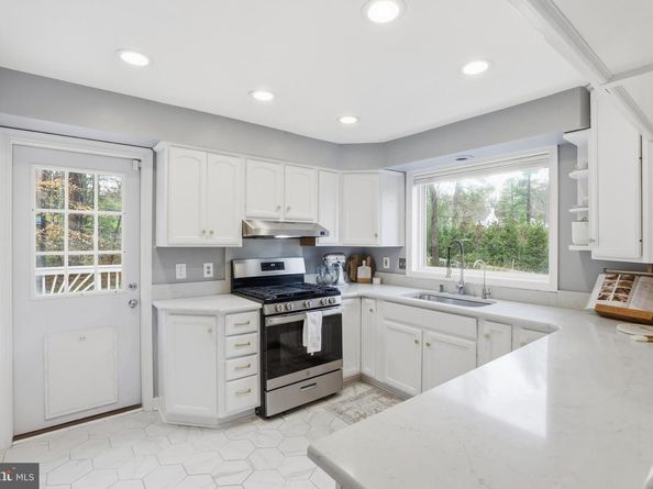 6539 Oakwood Drive, Falls Church VA 22041