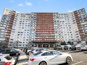 5340 Holmes Run Parkway 1118, Alexandria VA 22304