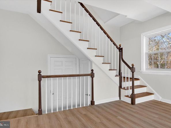 3129 Martha Custis Dr, Alexandria VA 22302