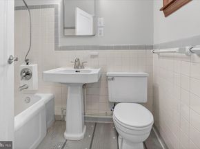 3129 Martha Custis Dr, Alexandria VA 22302