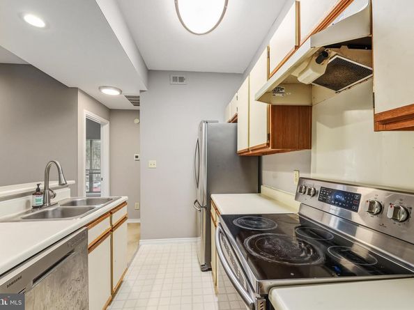 3916 Penderview Drive 427, Fairfax VA 22033