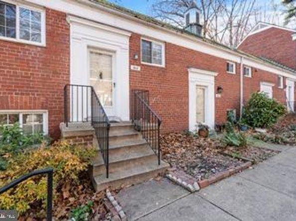 3618 Gunston Road, Alexandria VA 22302