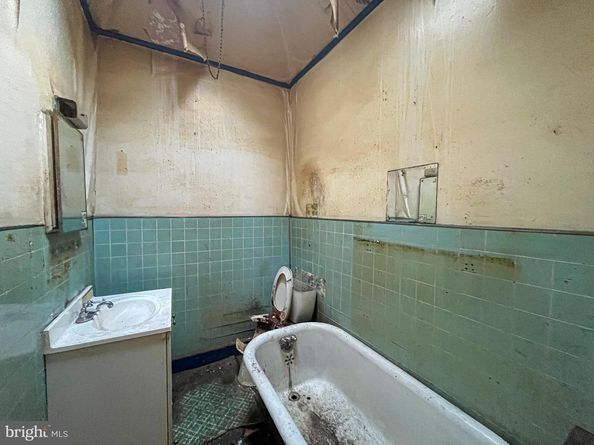 2825 W Clementine Street, Philadelphia PA 19132