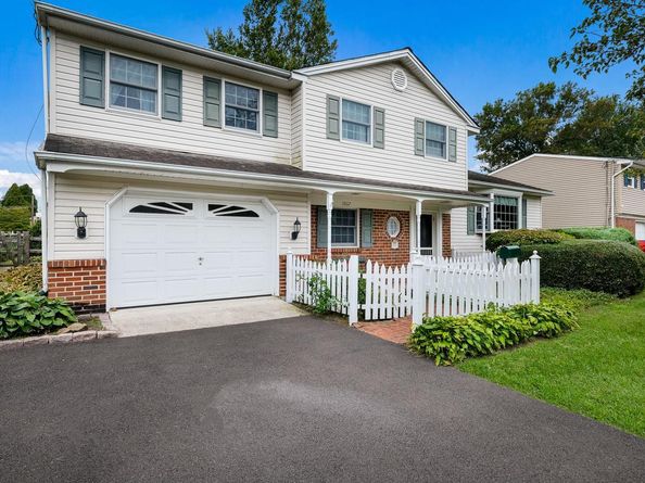 1067 Log College Drive, Warminster PA 18974
