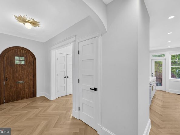 2338 39TH Street NW, Washington DC 20007