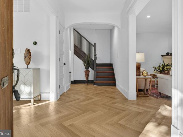 2338 39TH Street NW, Washington DC 20007