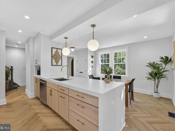 2338 39TH Street NW, Washington DC 20007