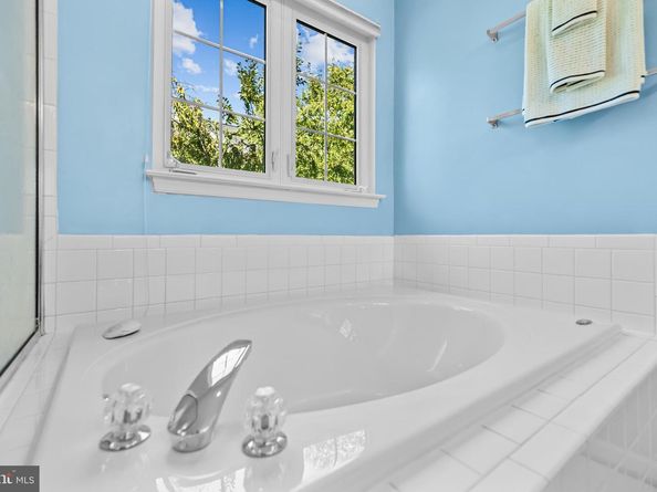 4925 Waple Lane, Alexandria VA 22304
