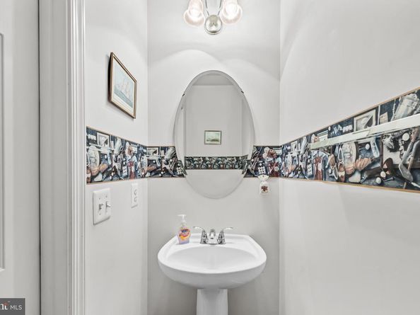 4925 Waple Lane, Alexandria VA 22304