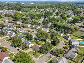 16 Vividleaf Lane, Levittown PA 19054