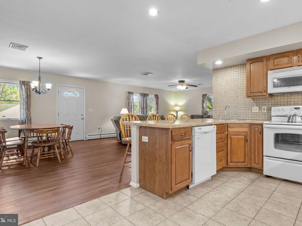 16 Vividleaf Lane, Levittown PA 19054