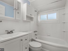 16 Vividleaf Lane, Levittown PA 19054