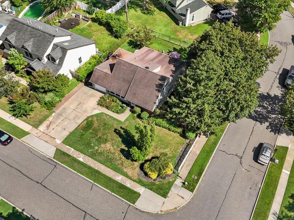 16 Vividleaf Lane, Levittown PA 19054