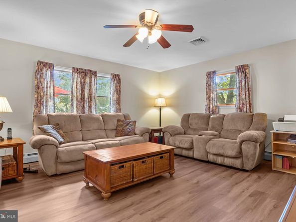 16 Vividleaf Lane, Levittown PA 19054