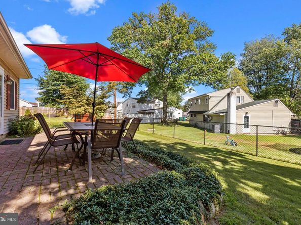 16 Vividleaf Lane, Levittown PA 19054
