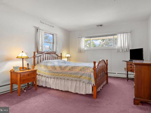 16 Vividleaf Lane, Levittown PA 19054