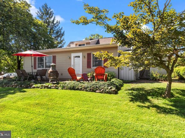 16 Vividleaf Lane, Levittown PA 19054