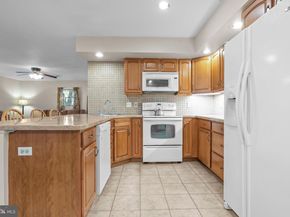 16 Vividleaf Lane, Levittown PA 19054