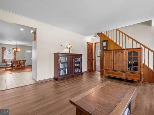 16 Vividleaf Lane, Levittown PA 19054