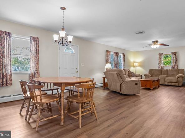 16 Vividleaf Lane, Levittown PA 19054