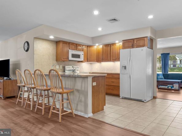 16 Vividleaf Lane, Levittown PA 19054