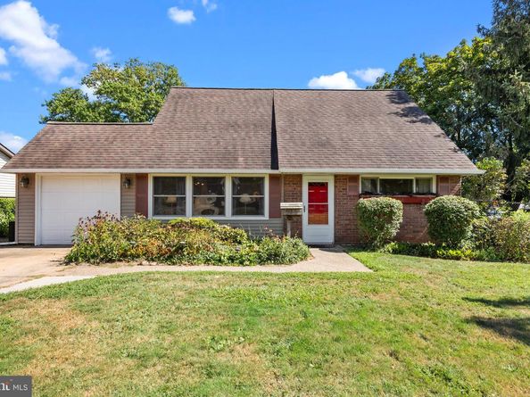 16 Vividleaf Lane, Levittown PA 19054